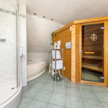 Landhotel Zur Schmiede Goehren-Lebbin Ngoại thất bức ảnh