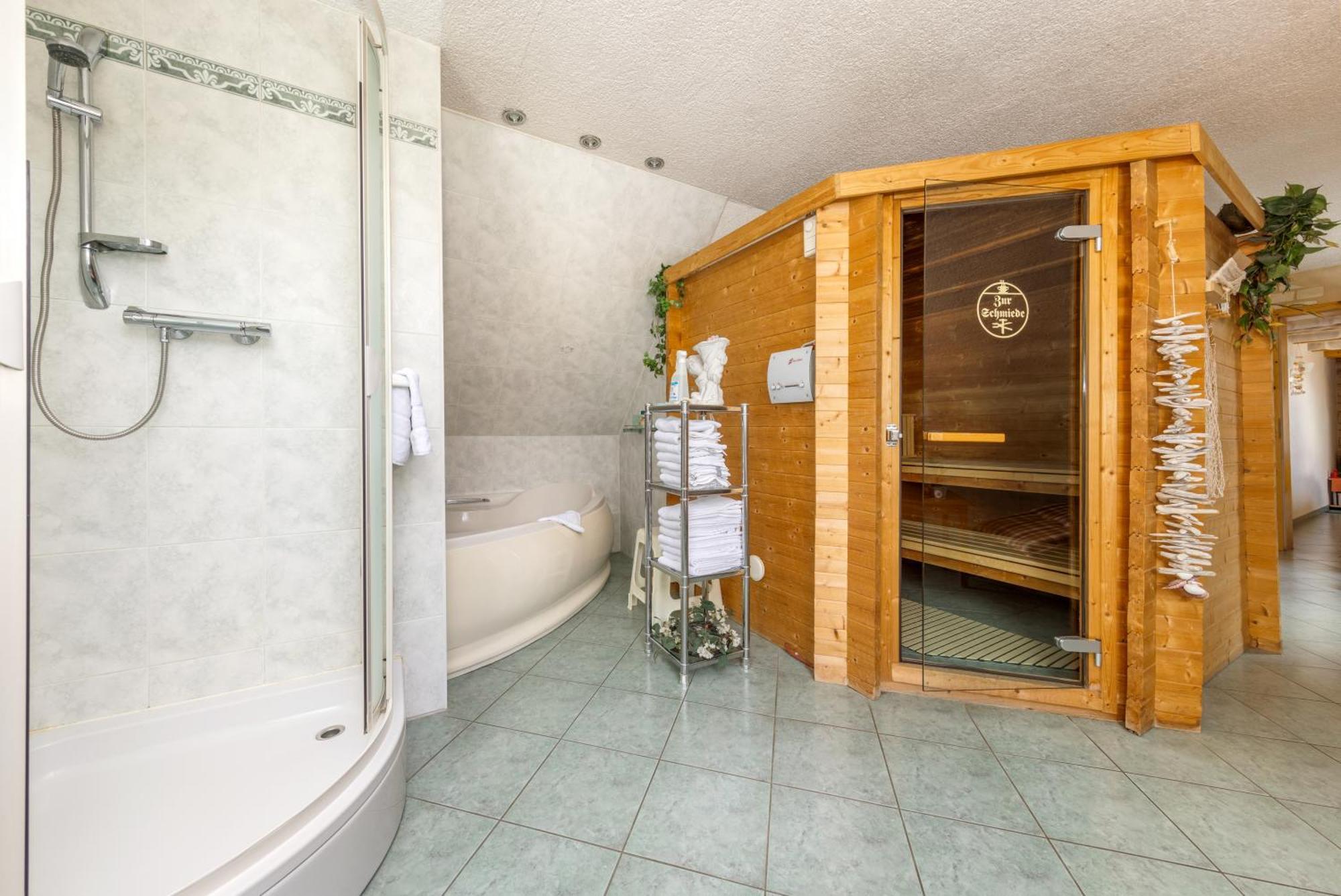 Landhotel Zur Schmiede Goehren-Lebbin Ngoại thất bức ảnh