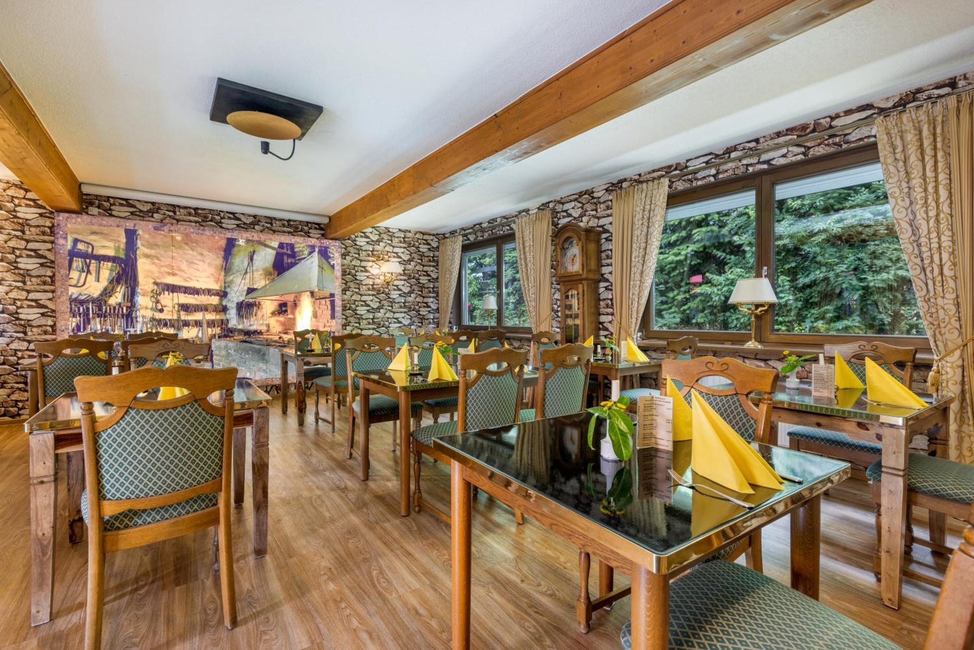 Landhotel Zur Schmiede Goehren-Lebbin Ngoại thất bức ảnh