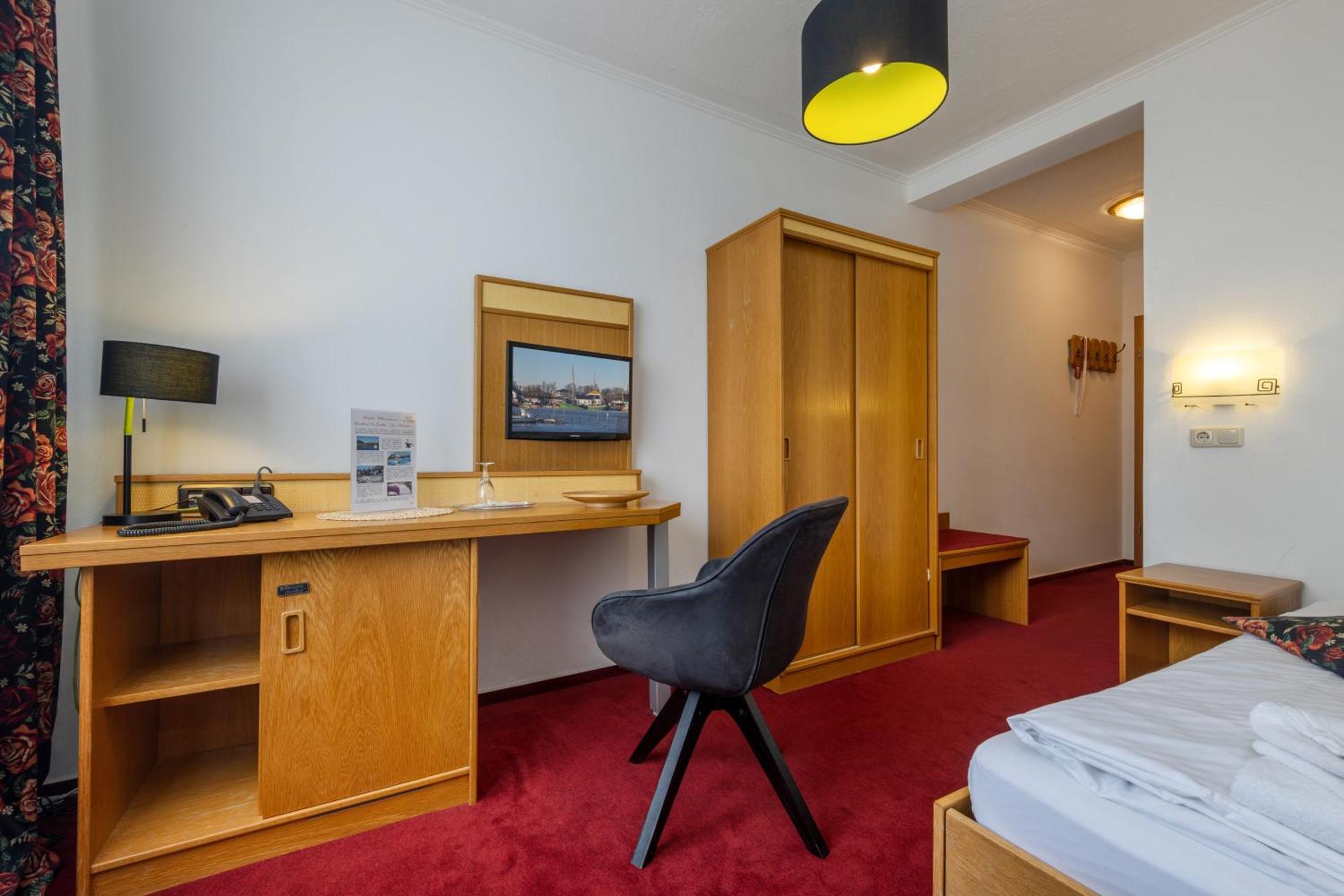 Landhotel Zur Schmiede Goehren-Lebbin Ngoại thất bức ảnh